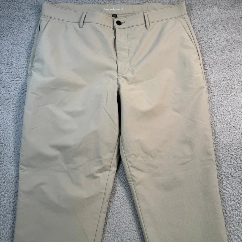 Banana Republic Men 38x31 Slim Performance Tech Chino Pants Khaki Tan Polyester
